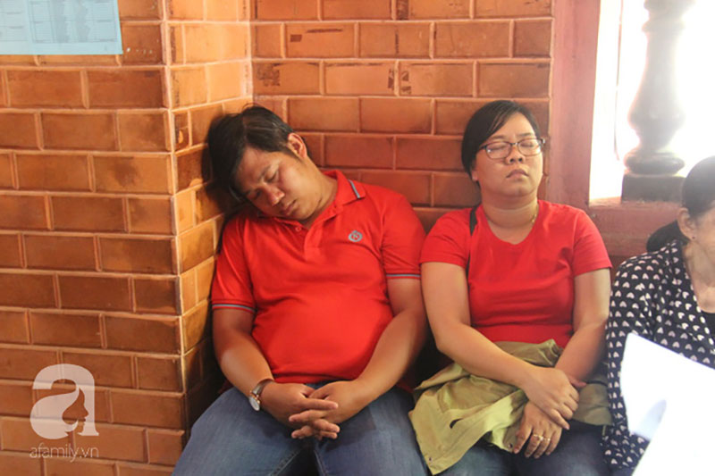 Đội nắng, hàng ngàn người đến chùa Ngọc Hoàng chen nhau khấn vái trong ngày cúng chư tiên